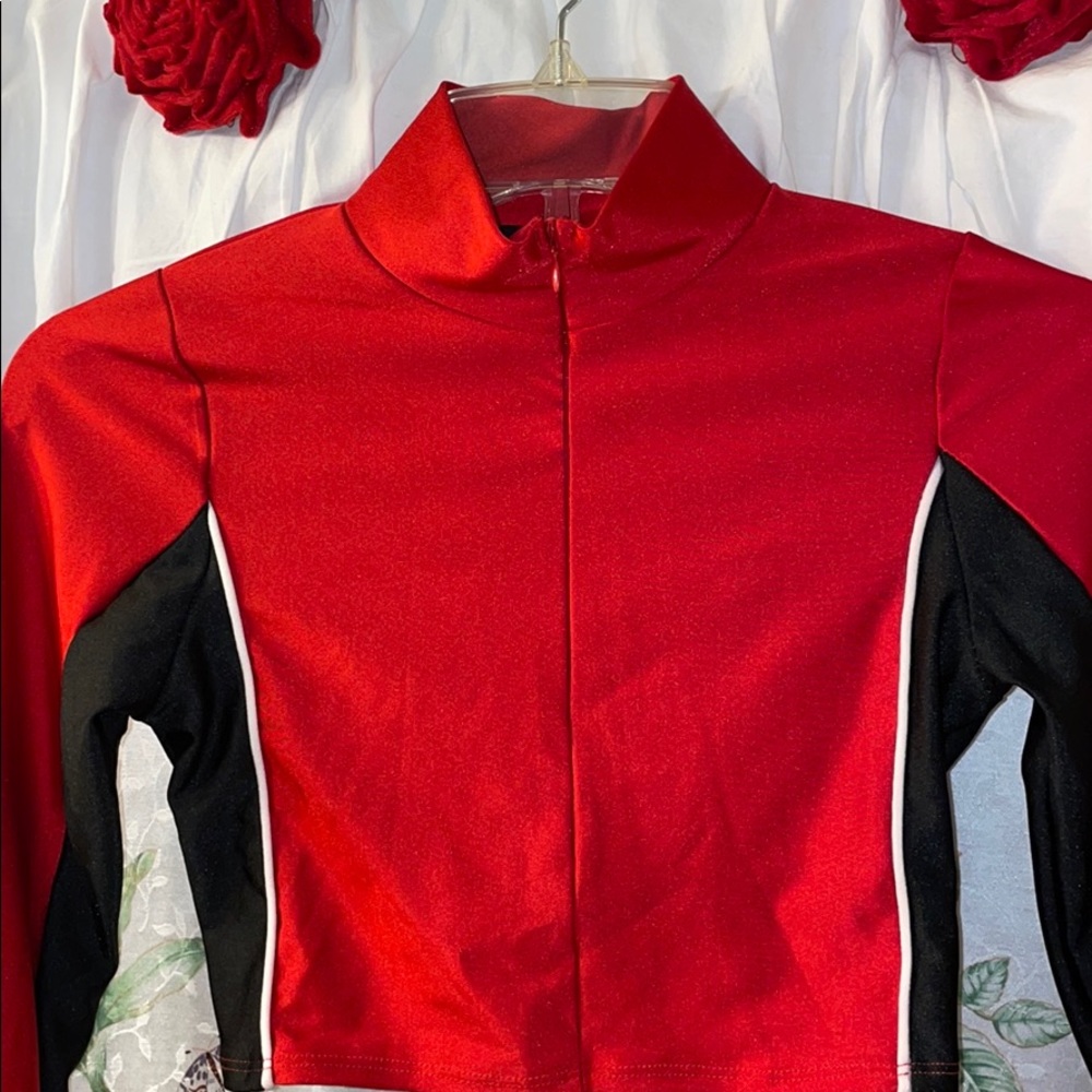 Sorella Cropped Top - Picture 2 of 3